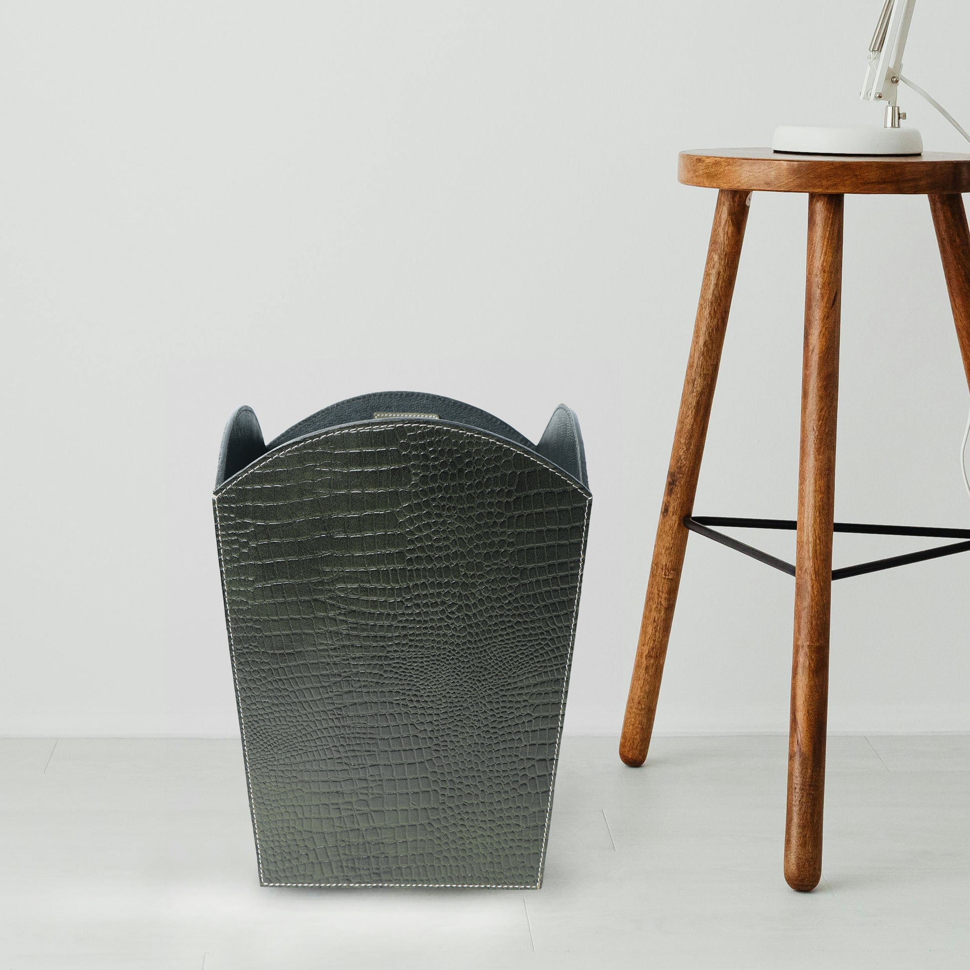 Premium Leather Dustbin for Office Use ƒ????? Stylish & Functional Waste Solution Art: LD-02