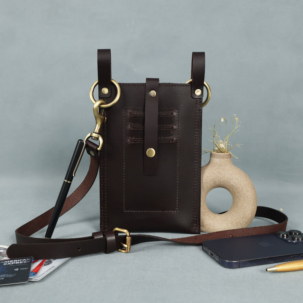 Premium Genuine Leather Mobile Pouch ƒ????? Sleek, Durable & Stylish Phone Holder. LA-1426