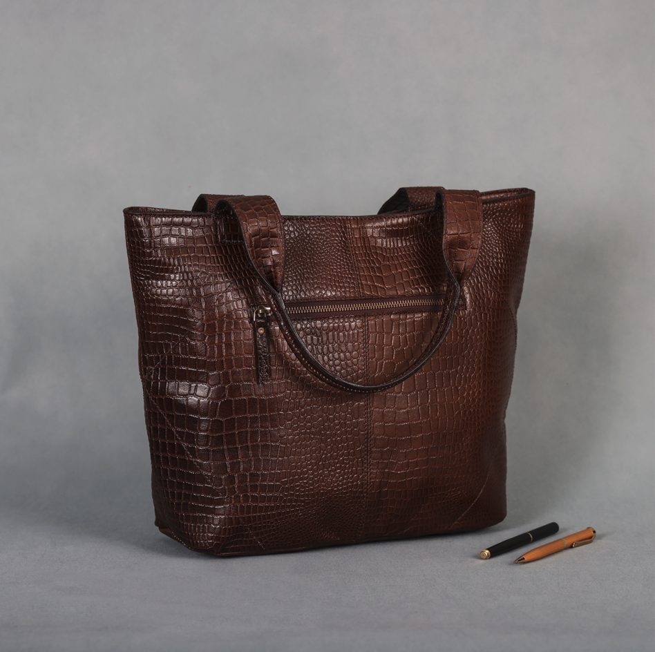 Croc-Texture Leather Tote Bag with Spacious Interior and Dual Shoulder Handles
