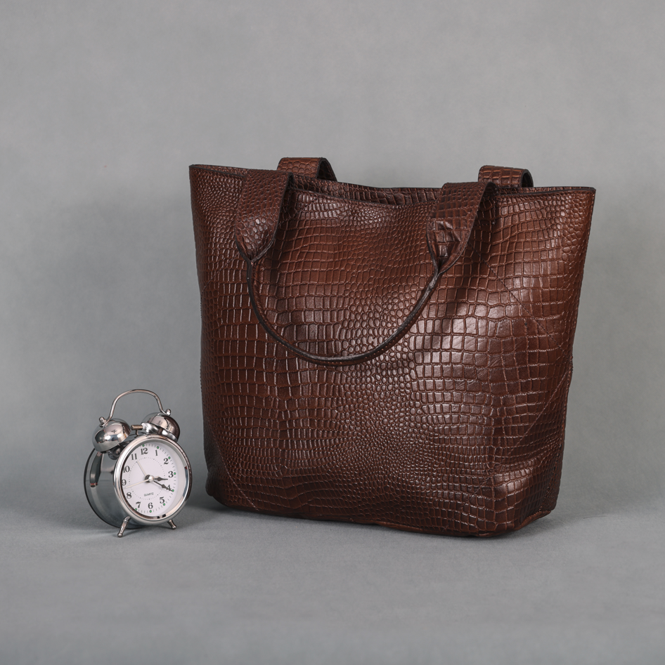 Croc-Texture Leather Tote Bag with Spacious Interior and Dual Shoulder Handles