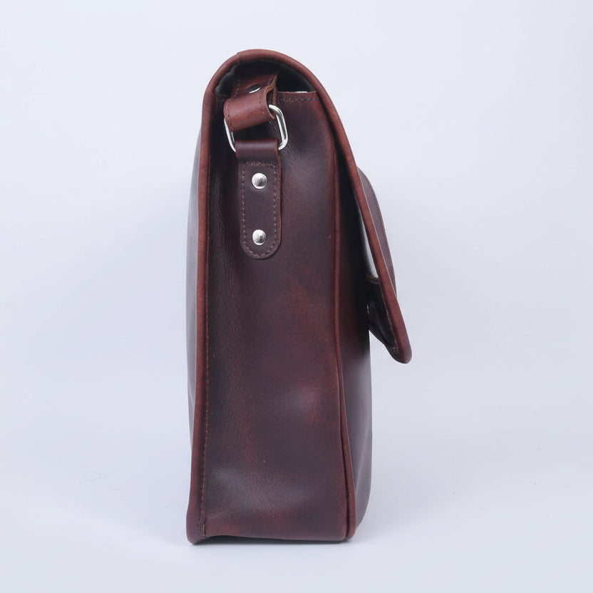 Classic Full-Grain Leather Crossbody Bag with Flap Closure for Everyday Carry