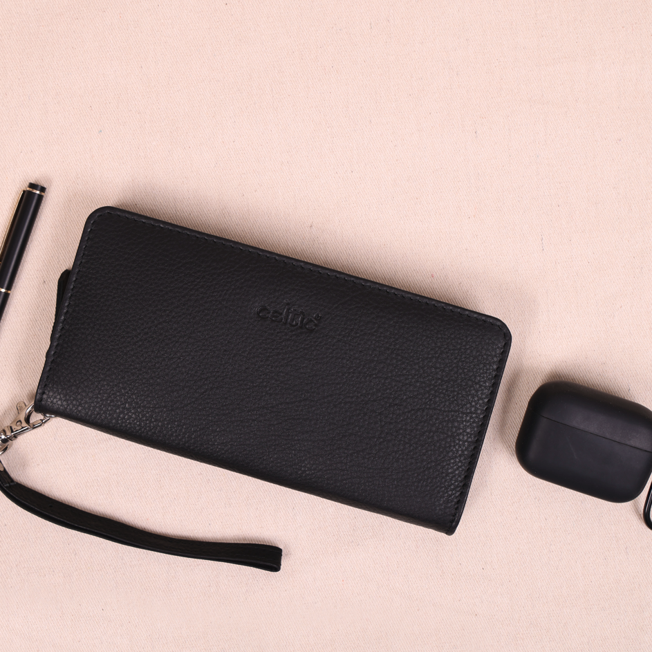 Stylish Ladies' Black Clutche - Timeless Elegance and Versatility