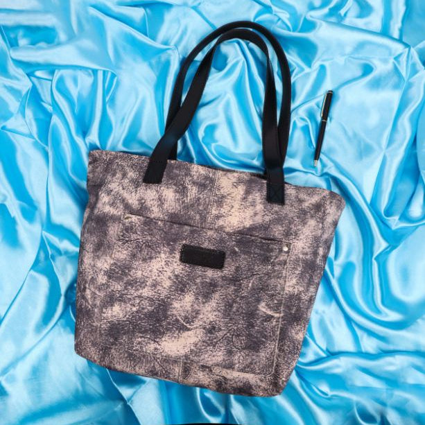 Premium Textured Leather Tote Bag with Contemporary Finish