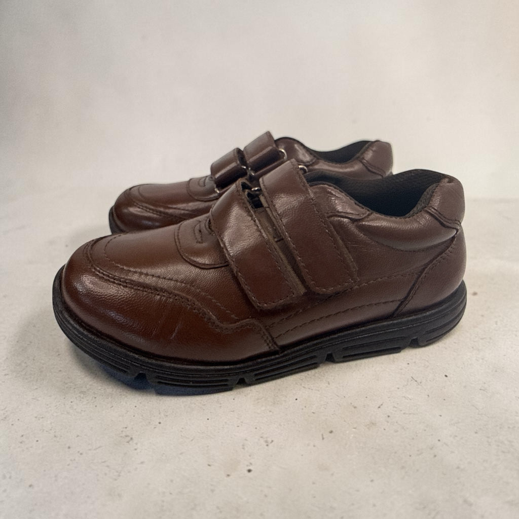 SCHOOL SHOE